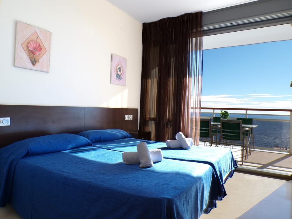 Bed, Balcony/Terrace, Photo of the whole room, Bedroom