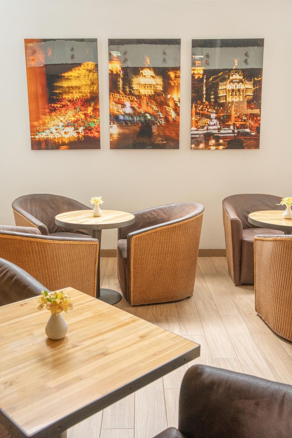 Restaurant/places to eat, Seating area
