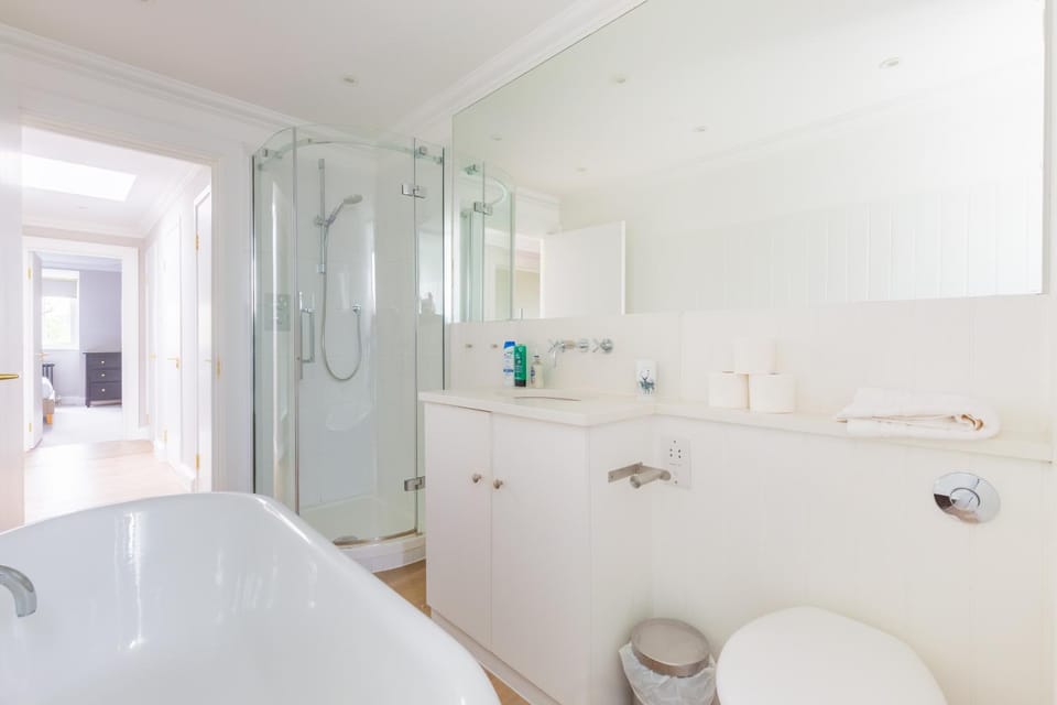 Exquisite Top Floor Flat Heart of Chelsea Apartment in City of Westminster