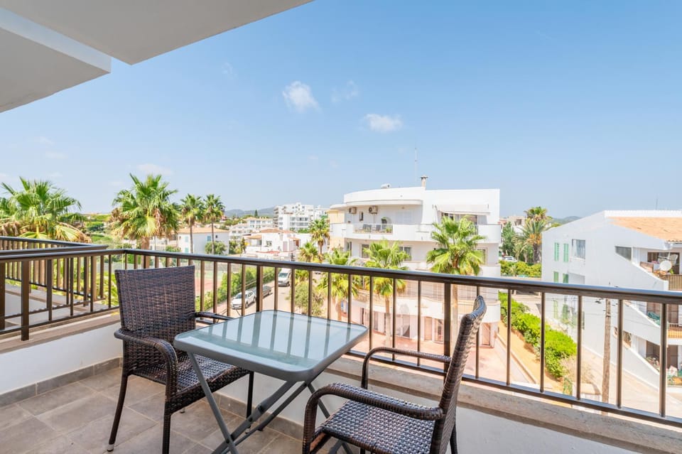 Day, Natural landscape, Balcony/Terrace, Seating area, Street view