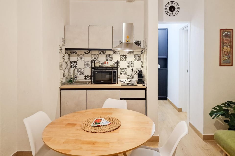 Kitchen or kitchenette, Breakfast