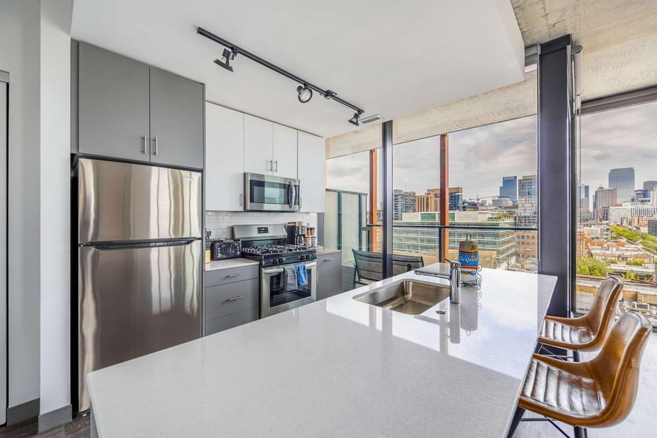 View (from property/room), Kitchen or kitchenette, Dining area