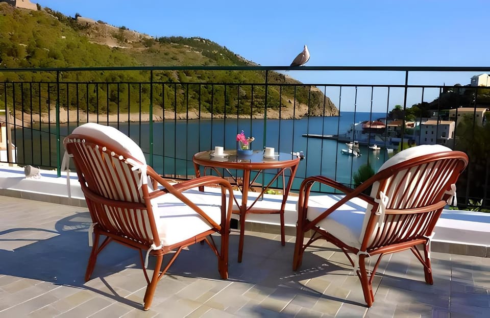 Nearby landmark, Natural landscape, Balcony/Terrace, Seating area, Beach, Landmark view, Sea view