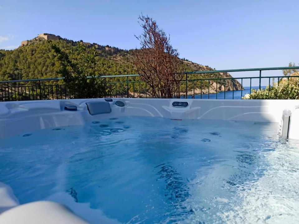 Hot Tub, Swimming pool