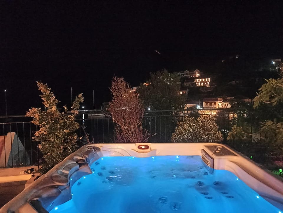 Hot Tub, Balcony/Terrace, Swimming pool