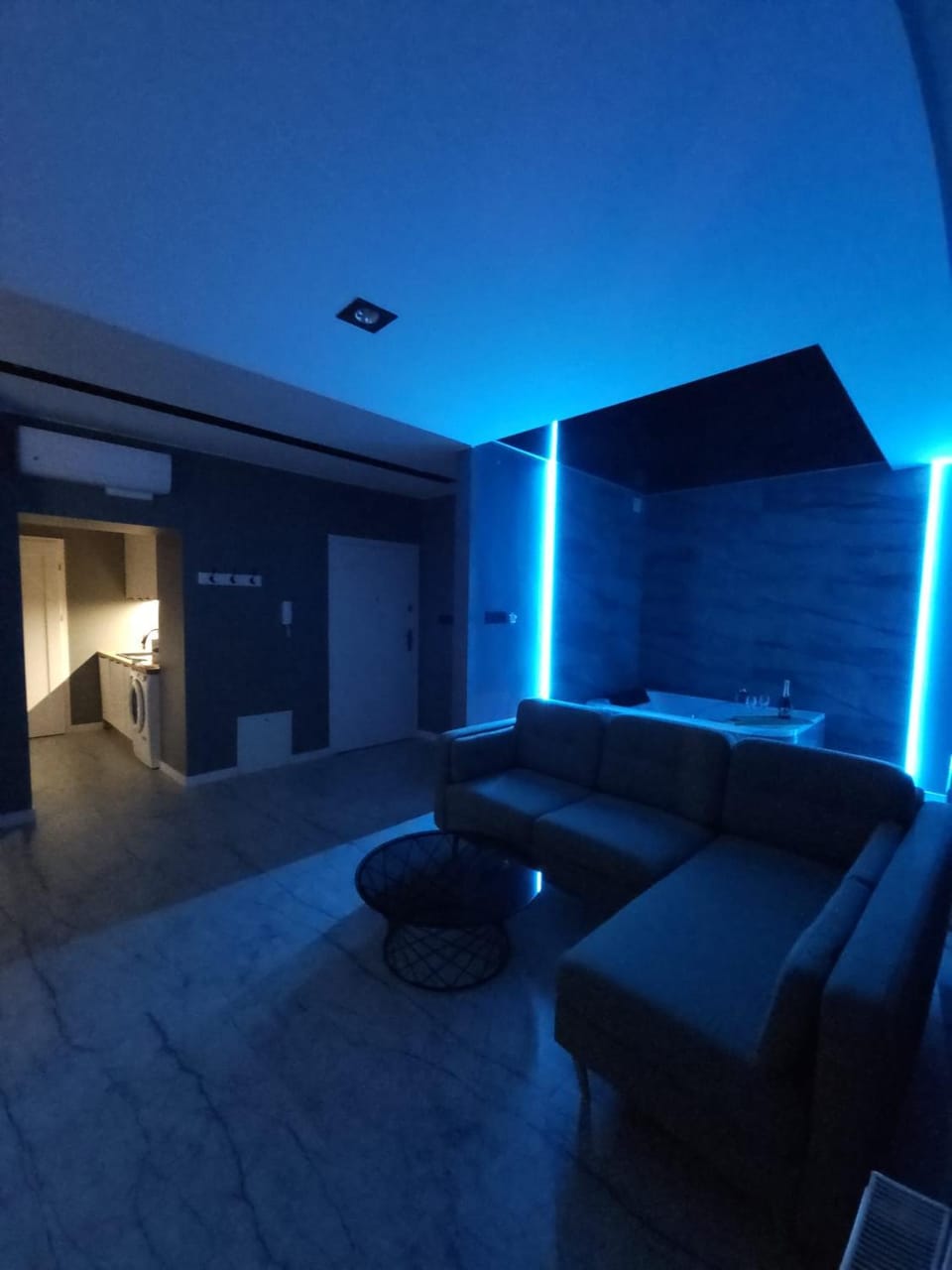Apartament w Centrum z Jacuzzi, prywatny parking klimatyzacja 3 Apartment in Masovian Voivodeship