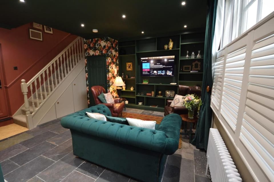 TV and multimedia, Living room, Seating area