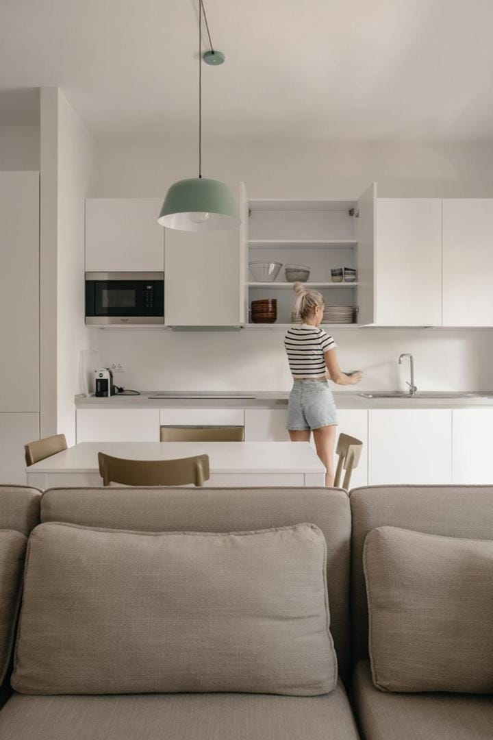 People, Kitchen or kitchenette, Living room, Seating area, Dining area, dishwasher