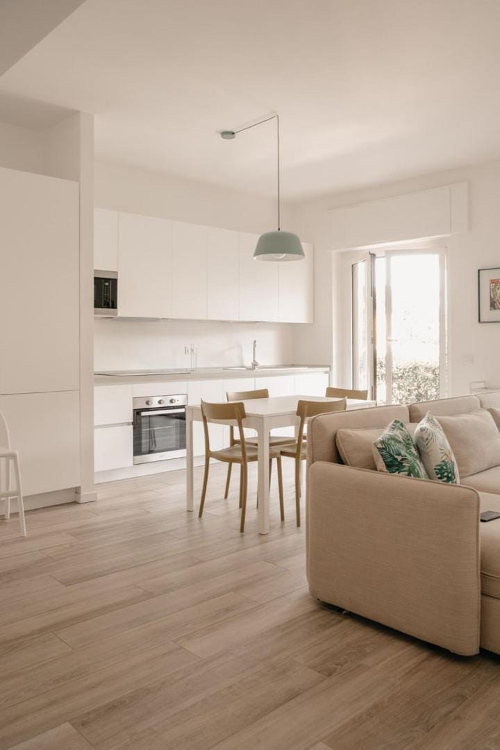 Kitchen or kitchenette, Seating area