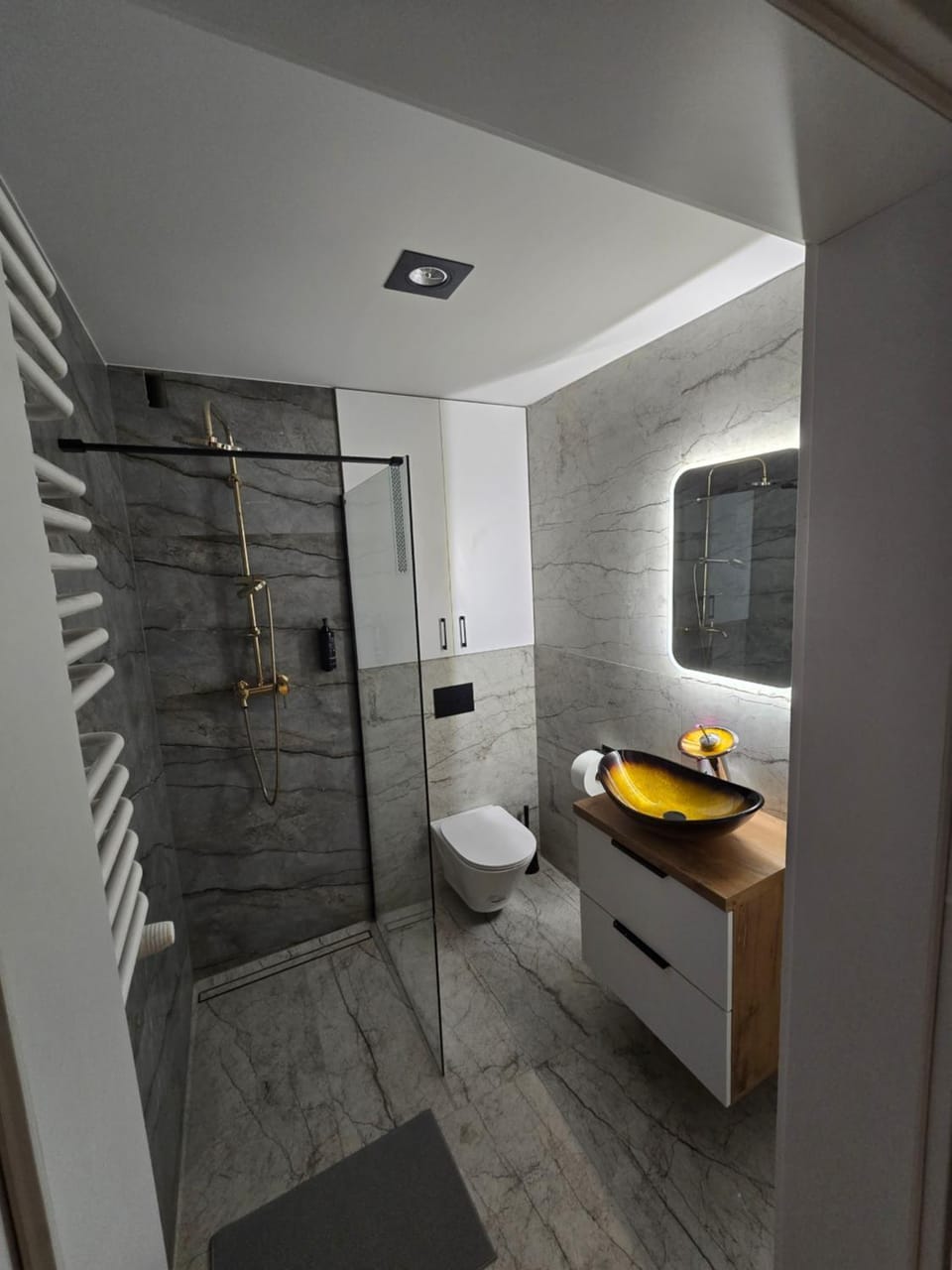 Apartament w Centrum z Jacuzzi, prywatny parking, klimatyzacja 4 Apartment in Masovian Voivodeship