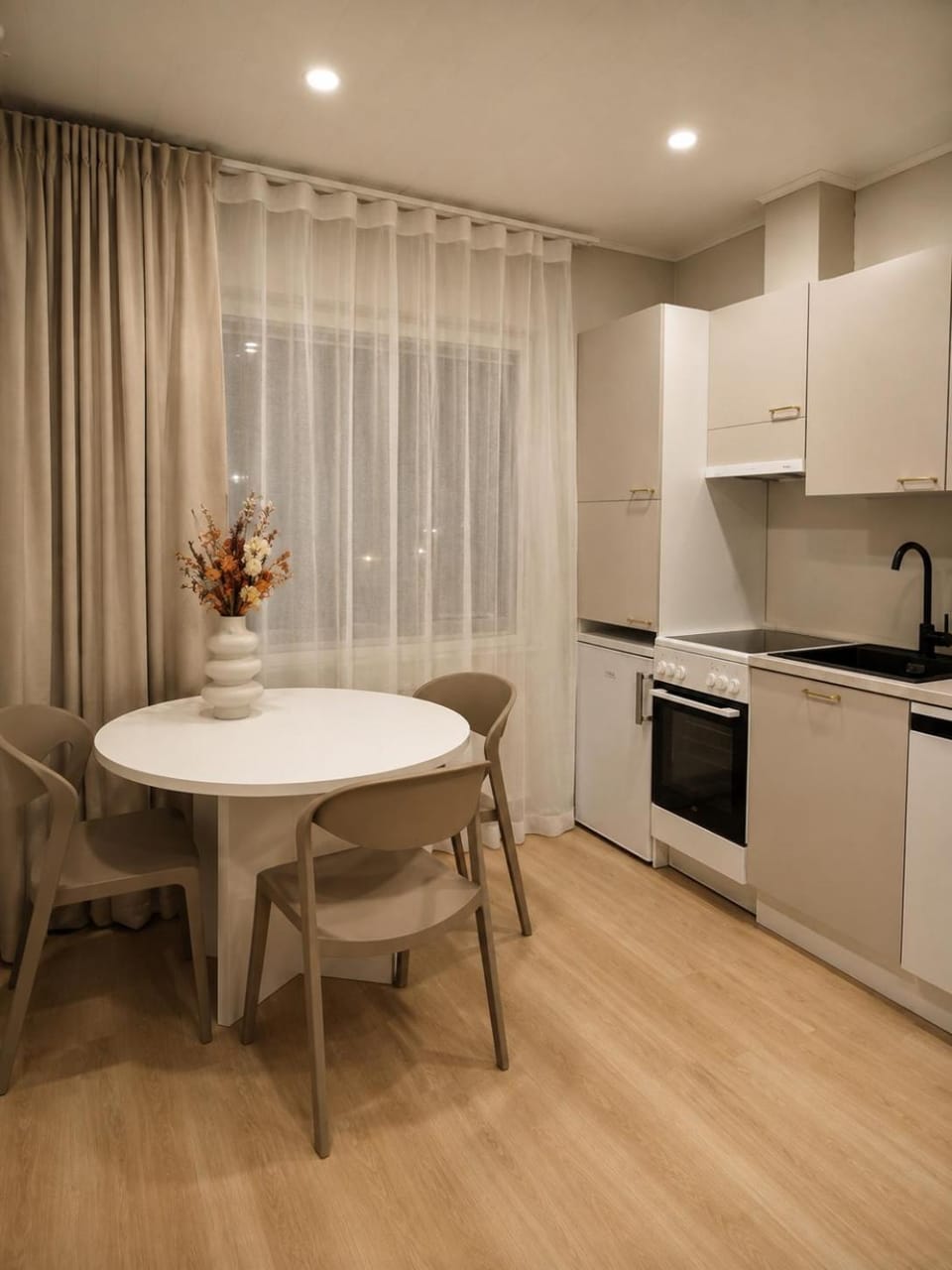 Kitchen or kitchenette, Dining area, dishwasher, oven, stove