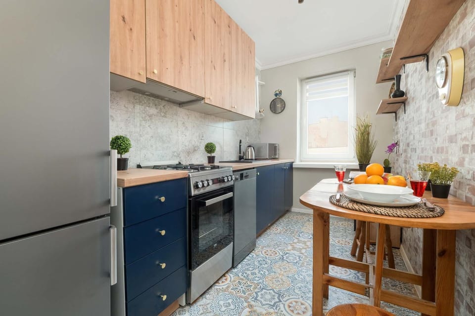 Kitchen or kitchenette, dishwasher, oven, stove