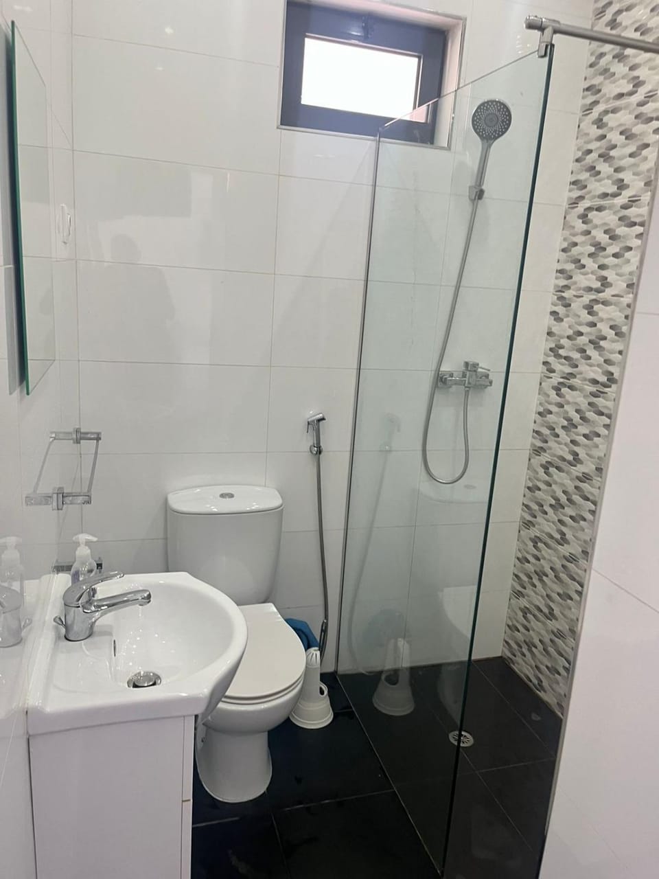 Shower, Toilet