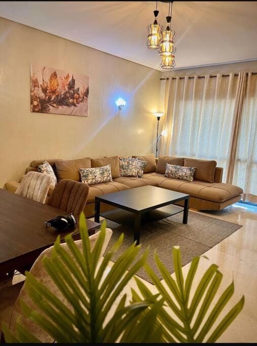 Elegant 2-Bedroom Apartment in Vibrant Maarif Apartment in Casablanca