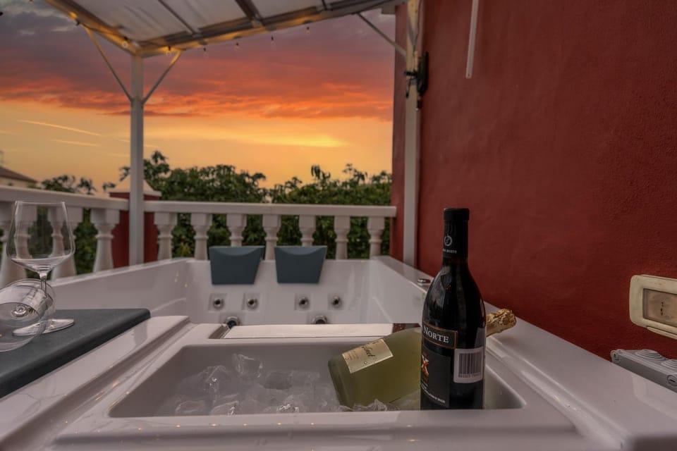 Natural landscape, Hot Tub, Alcoholic drinks, Sunset, Bath