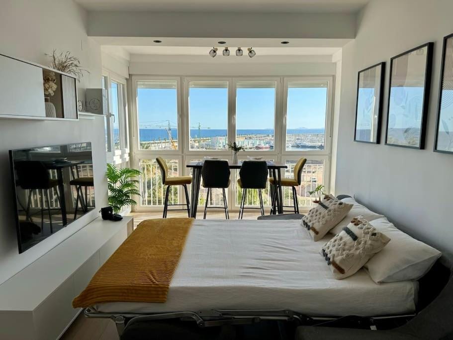 Bed, TV and multimedia, View (from property/room), Balcony/Terrace, Living room, Seating area, Dining area, Sea view
