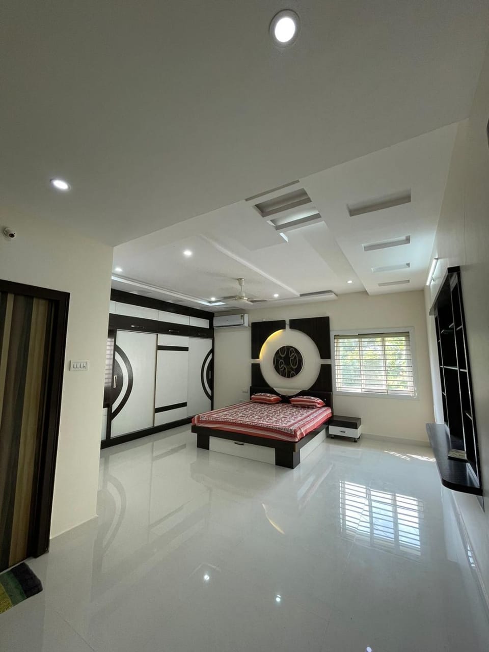 Bed, Photo of the whole room, Bedroom, air conditioner