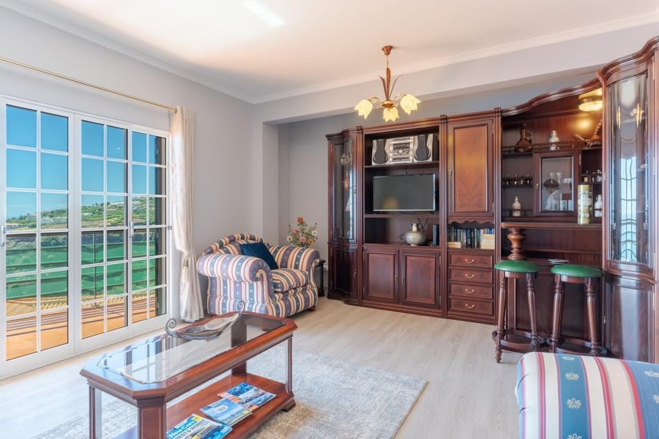 Living room, minibar