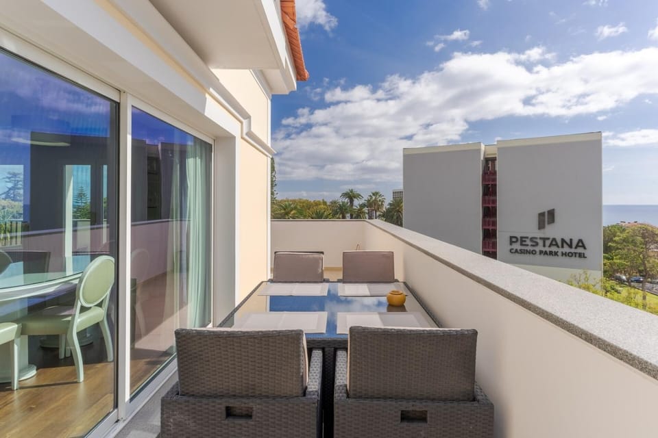 Patio, Day, Natural landscape, View (from property/room), Balcony/Terrace, Dining area