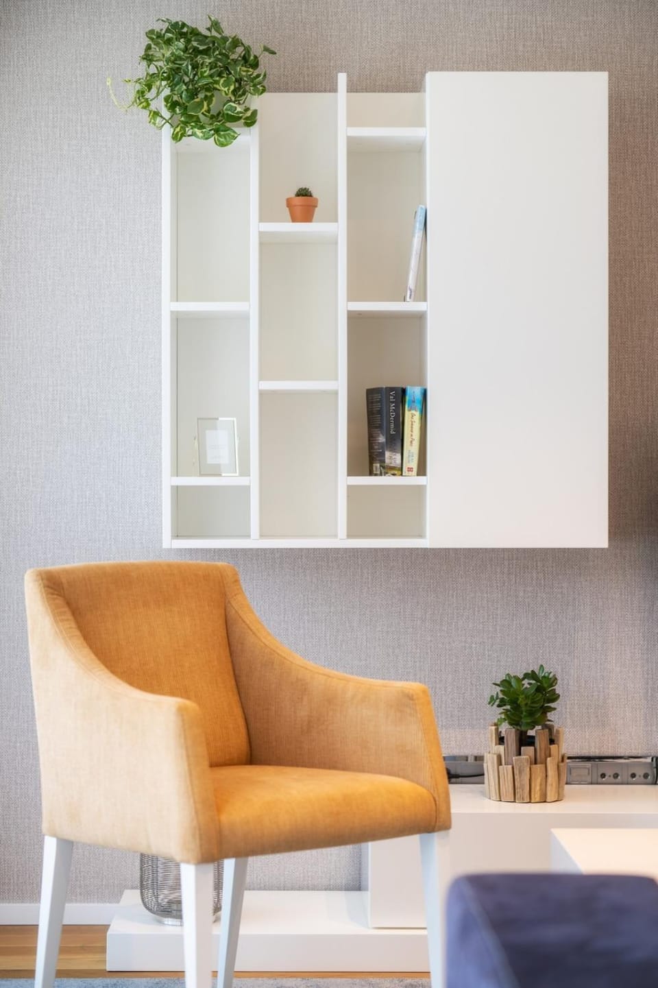 Living room, Decorative detail