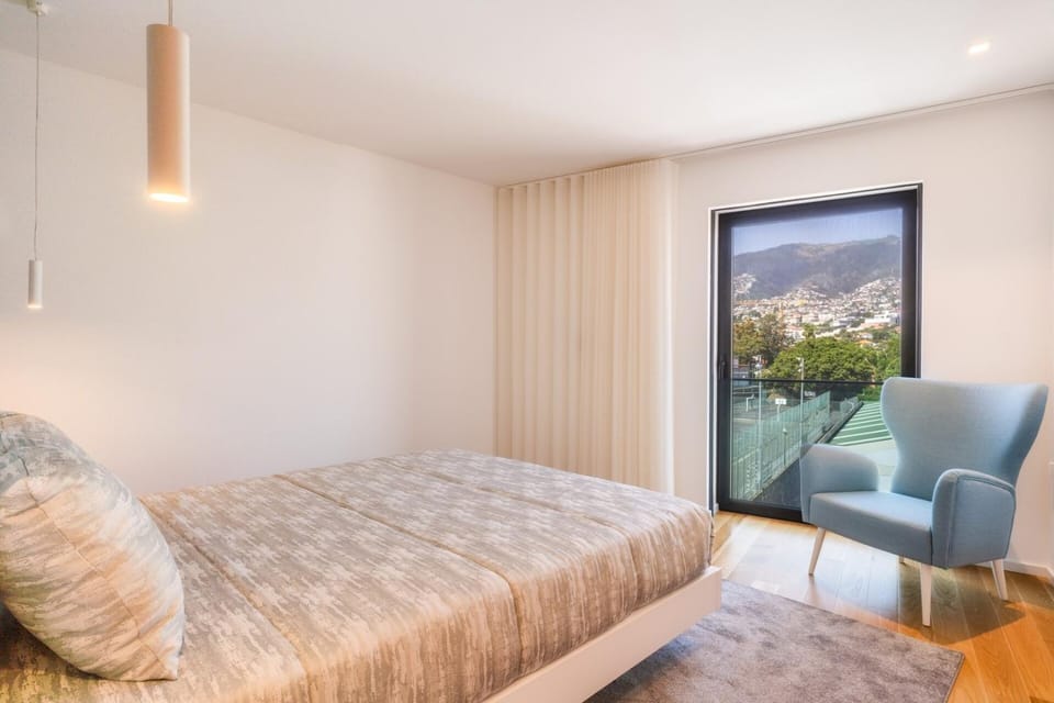 Bed, Bedroom, Mountain view