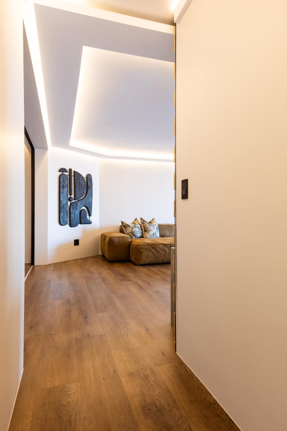 Facade/entrance, Living room, Photo of the whole room, Seating area