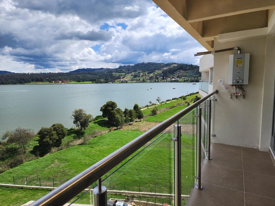 Natural landscape, View (from property/room), Balcony/Terrace, Lake view, Mountain view