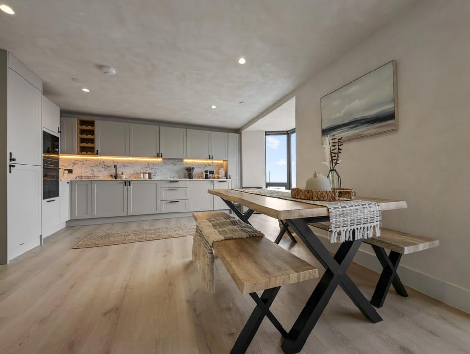 Nearby landmark, Restaurant/places to eat, Spring, Day, Night, Neighbourhood, Natural landscape, Activities, Winter, Summer, Children play ground, Fishing, Golfcourse, Minigolf, Nightclub / DJ, Snorkeling, Kitchen or kitchenette, Dining area, Beach, Tennis court, Windsurfing, Canoeing, Hiking, Cycling, Diving, Evening entertainment, Autumn, Sea view, Sea view, Area and facilities, Shopping Area, Swimming pool, Sports, Sunrise, ATM, hair dresser, stove