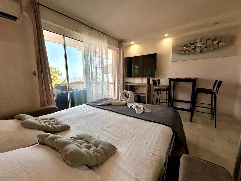 Charmant studio, piscine, vue mer proche Monaco Apartment in Cap-d'Ail