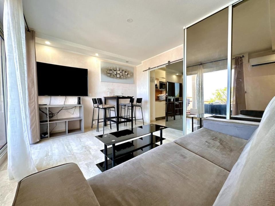 Charmant studio, piscine, vue mer proche Monaco Apartment in Cap-d'Ail