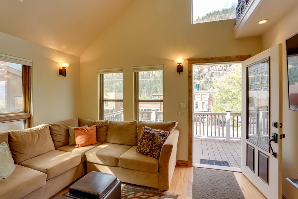 On Main Street: Ouray Getaway w/ Mountain Views! House in Ouray