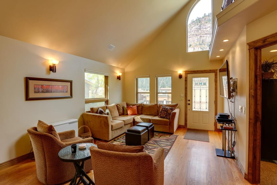 On Main Street: Ouray Getaway w/ Mountain Views! House in Ouray