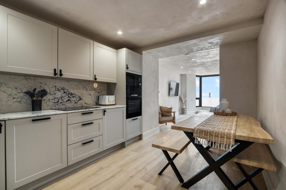 Restaurant/places to eat, Children play ground, Fishing, Golfcourse, Minigolf, TV and multimedia, Kitchen or kitchenette, Living room, Seating area, Dining area, Canoeing, Hiking, Cycling, Landmark view, Sea view, Sea view, Area and facilities, Location, Sunrise, young children, older children, oven, pet friendly, stove