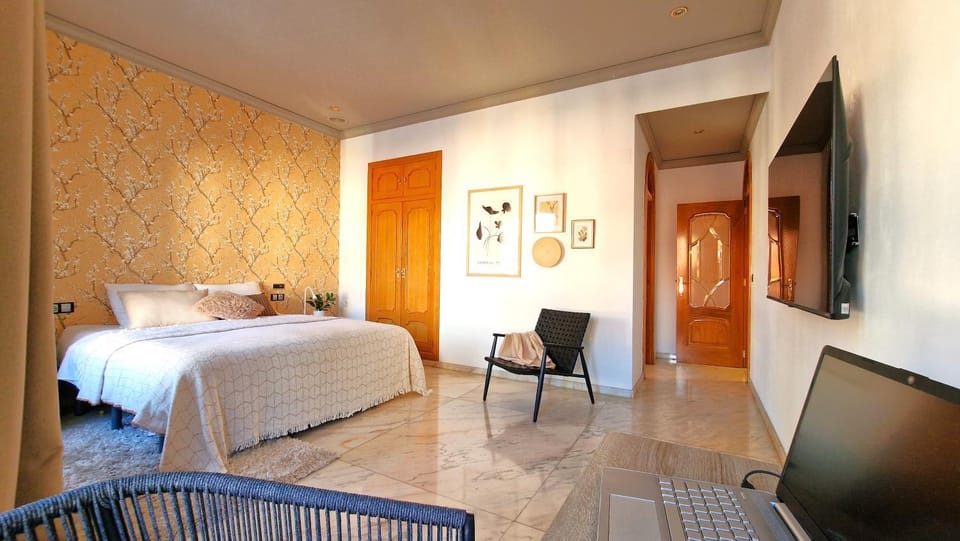 Bed, TV and multimedia, Photo of the whole room, Bedroom, Guests, internet, wardrobe, air conditioner