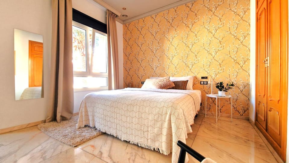 Bed, Photo of the whole room, Bedroom, air conditioner