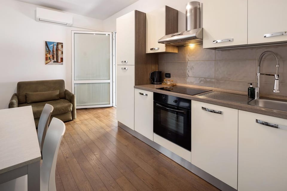 Kitchen or kitchenette, Living room