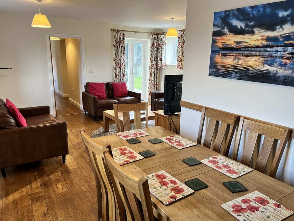 Seating area, Dining area