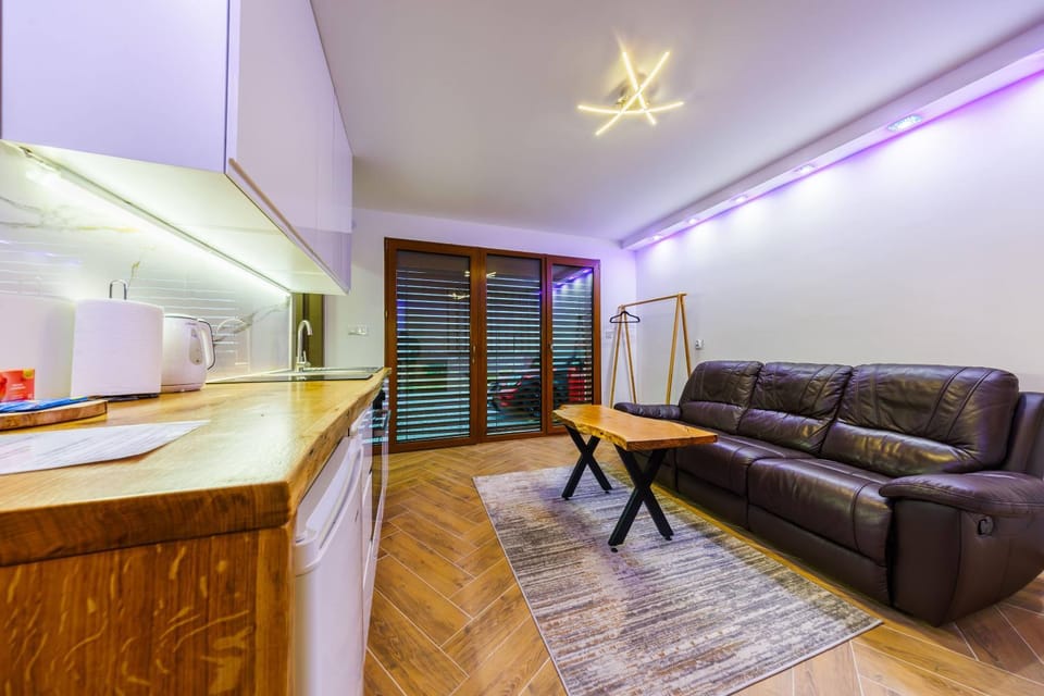 Living room, Seating area, kitchen