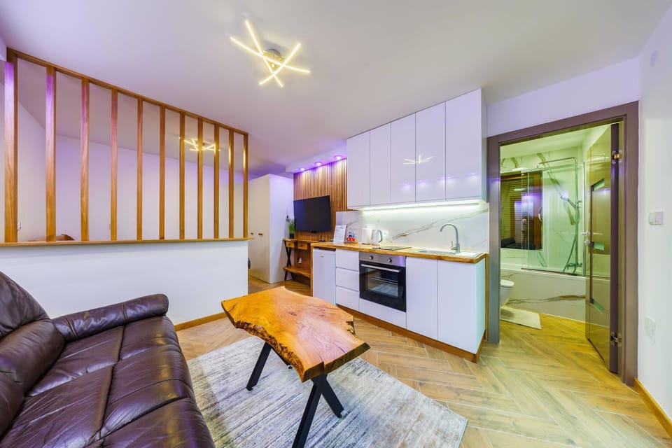Food and drinks, Food, Street view, Meals, Lunch, Drinks, Alcoholic drinks, furniture, heating, internet, kitchen