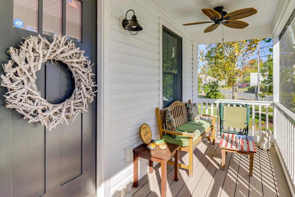 3 Blocks to Beach & Potomac River: Virginia Escape House in Colonial Beach