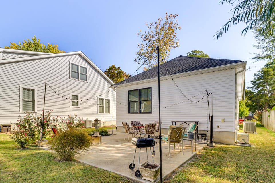 3 Blocks to Beach & Potomac River: Virginia Escape House in Colonial Beach