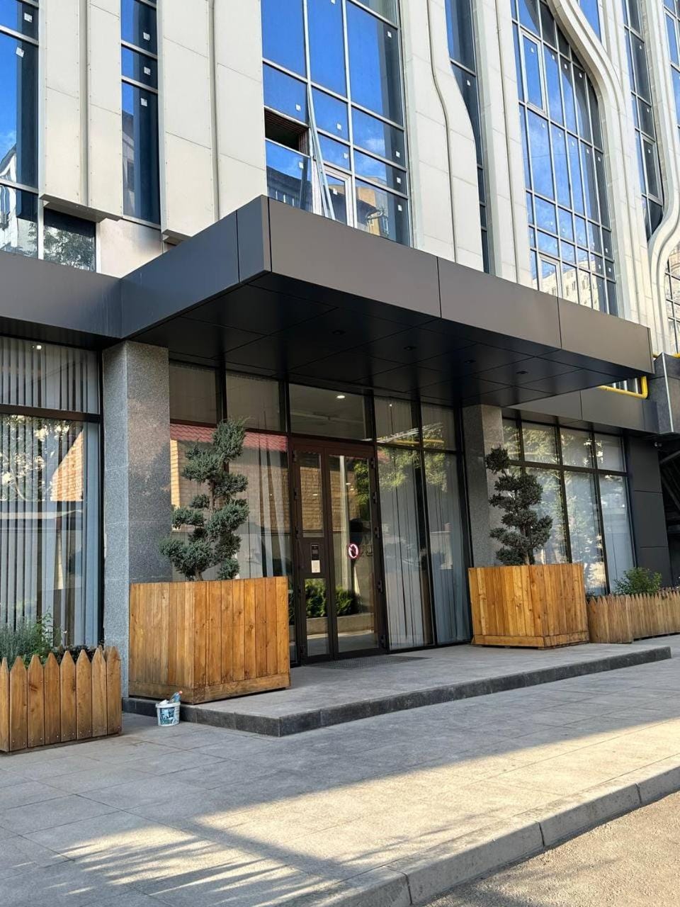 Property building, Facade/entrance, Day
