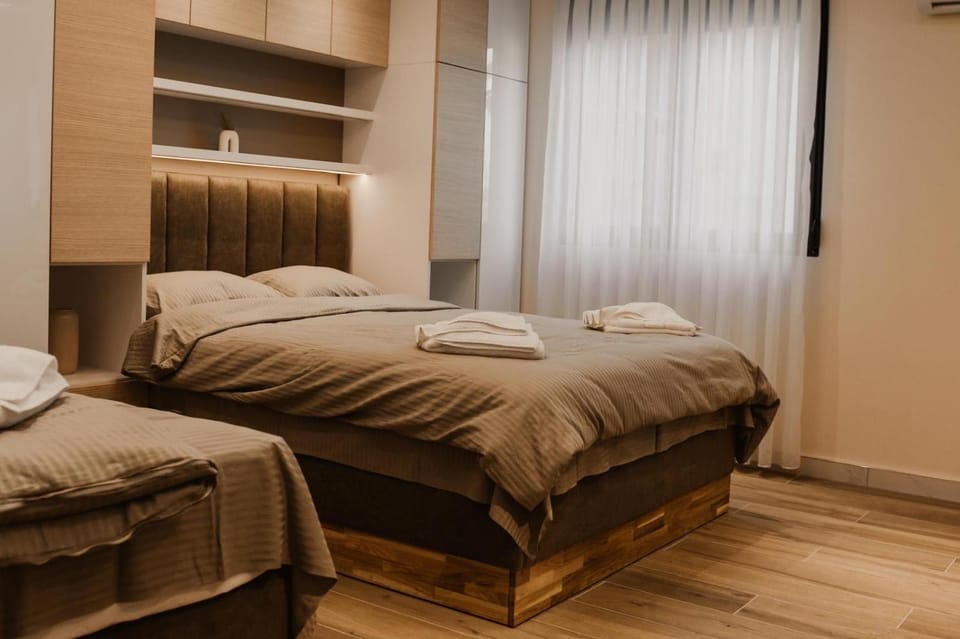 Bed, Photo of the whole room, Bedroom, towels