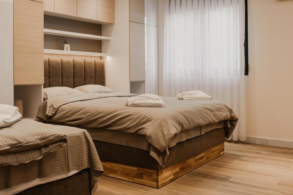 Bed, Photo of the whole room, Bedroom, towels