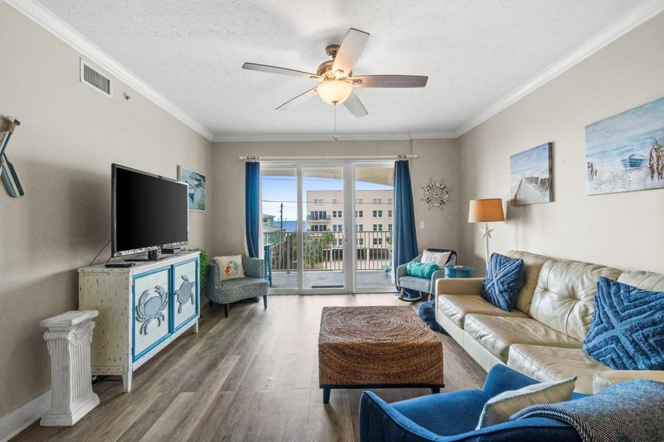 TV and multimedia, View (from property/room), Balcony/Terrace, Living room, Decorative detail, Seating area, Sea view