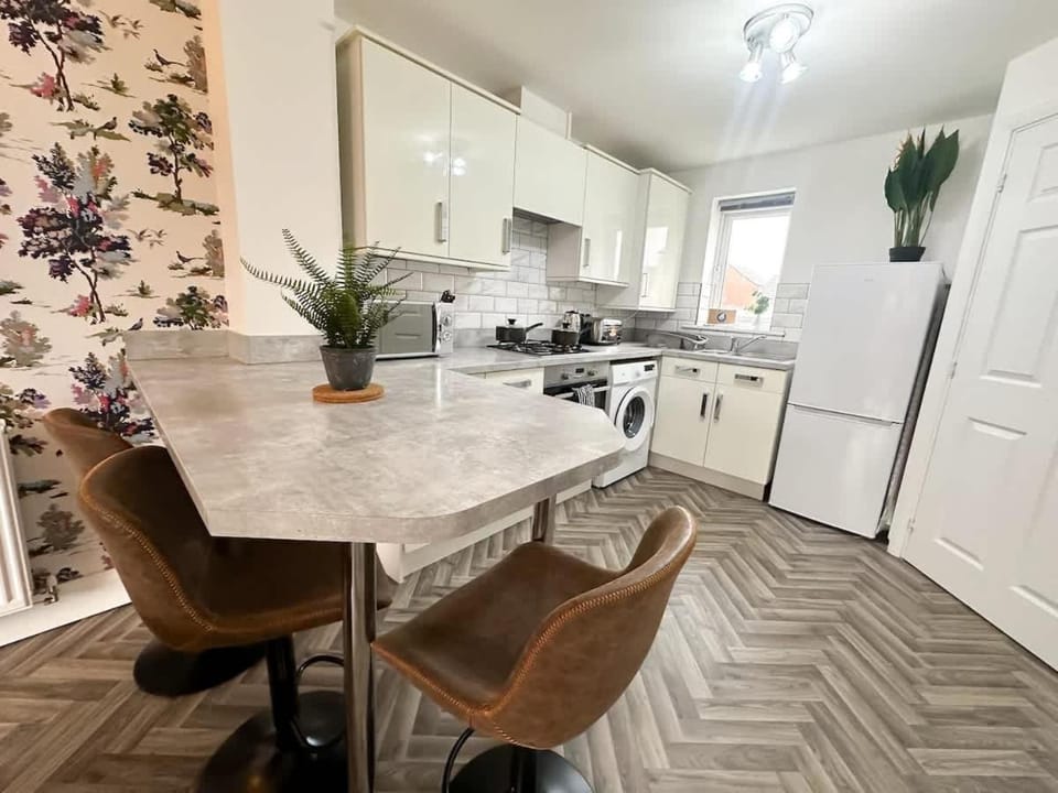 Poppy House by Blue Skies Stays House in England