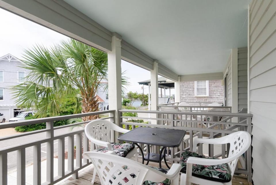 Sandy Paws by Bryant Real Estate House in Wrightsville Beach