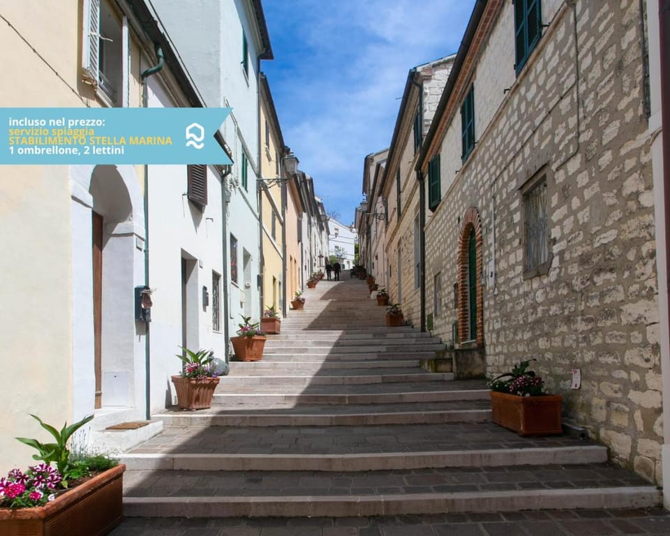 Numana, delizioso cielo-terra a 150mt dal mare - N099 Apartment in Numana