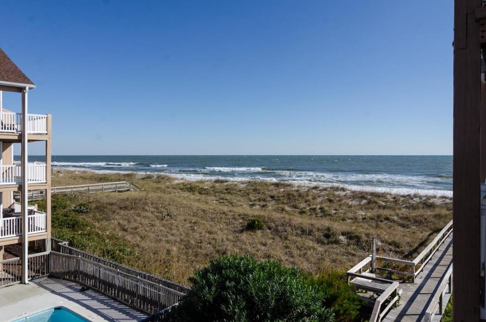 Sandy Sunrise by Bryant Real Estate House in Carolina Beach