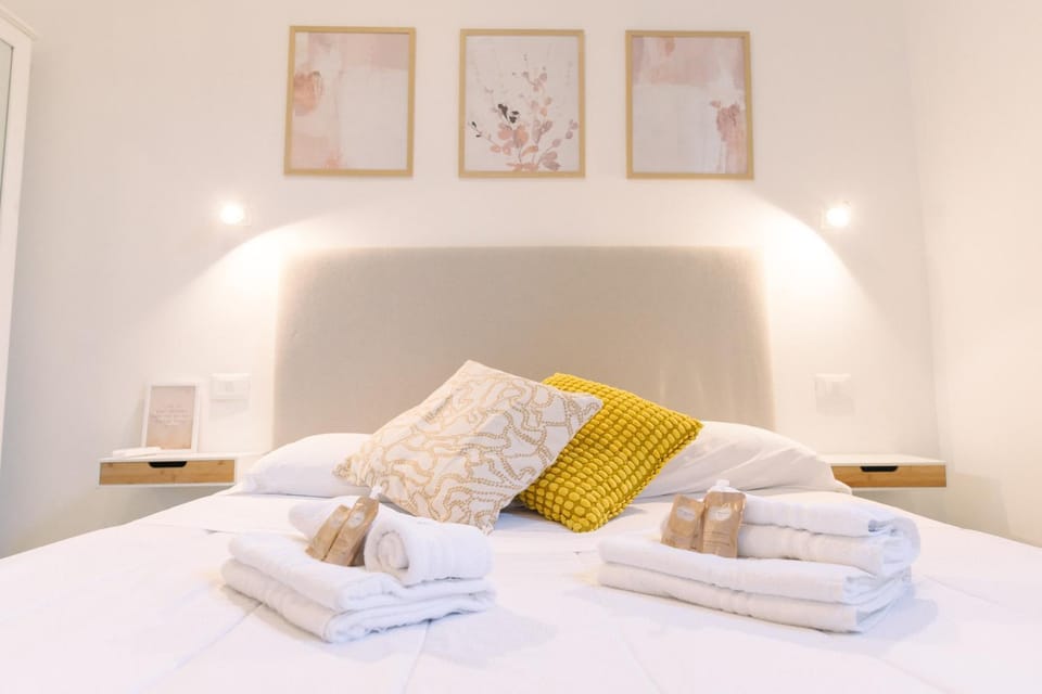 Bed, TV and multimedia, Bedroom, heating, towels, wardrobe, air conditioner